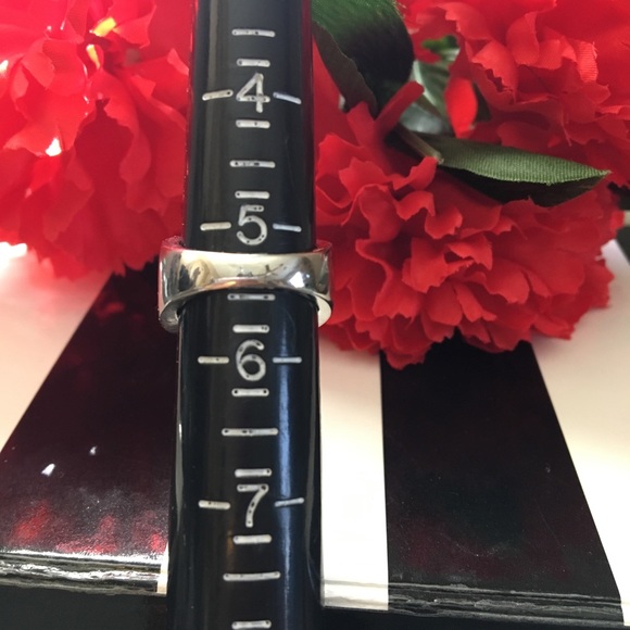 🔥BEAUTIFUL Yellow Statement Ring🔥
NWT🏷
SZ 5 1/2 - Picture 6 of 10